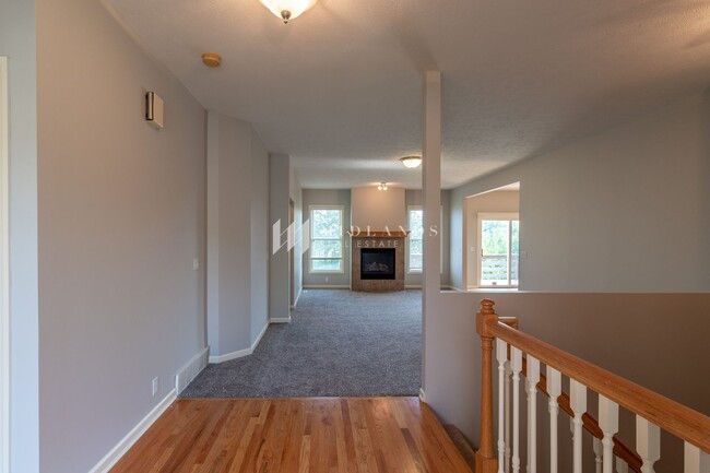 Building Photo - Ranch Townhome in Shadow View