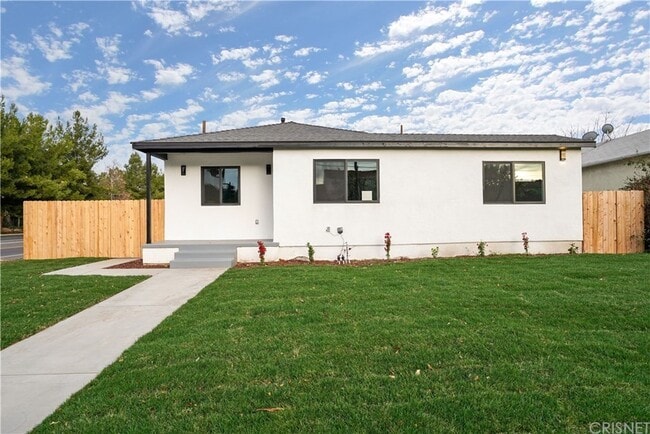 Building Photo - 6040 Lindley Ave
