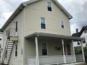 Building Photo - 81 Maple St