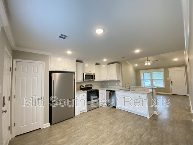 Building Photo - 207 Redbud Ct