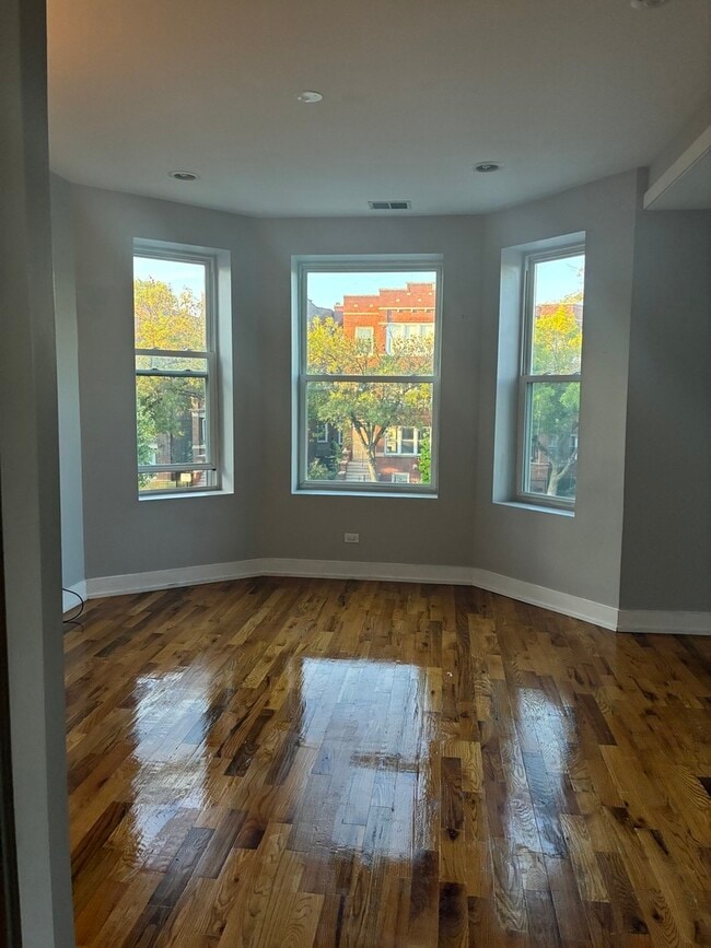 Foto del edificio - 4935 W Washington Blvd