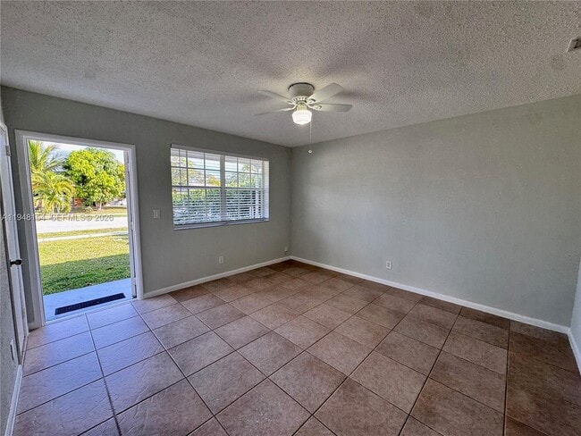 Foto del edificio - 1951 SW 67th Terrace