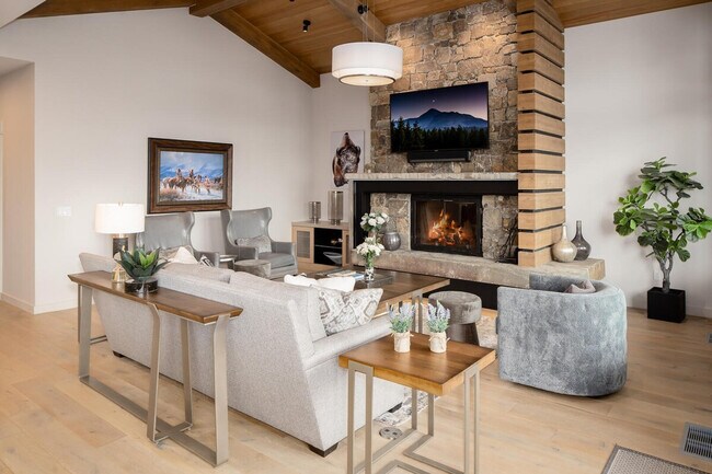 Foto del edificio - 83 Mountain Loop Rd