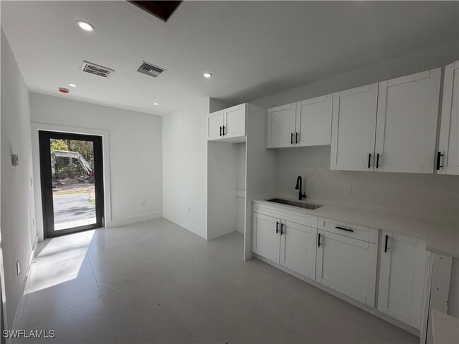 Foto del edificio - 4141 Everglades Blvd S