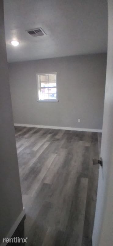 Building Photo - 3 br, 1 bath House - 310 East Chesnut