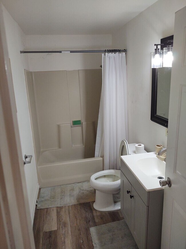 Foto del edificio - 2 bedroom 1 bath house
