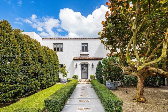 Foto del edificio - 5955 Pine Tree Dr