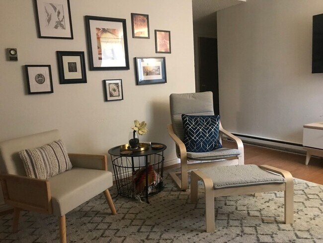 Building Photo - 2 Bedroom Townhome in Aurora