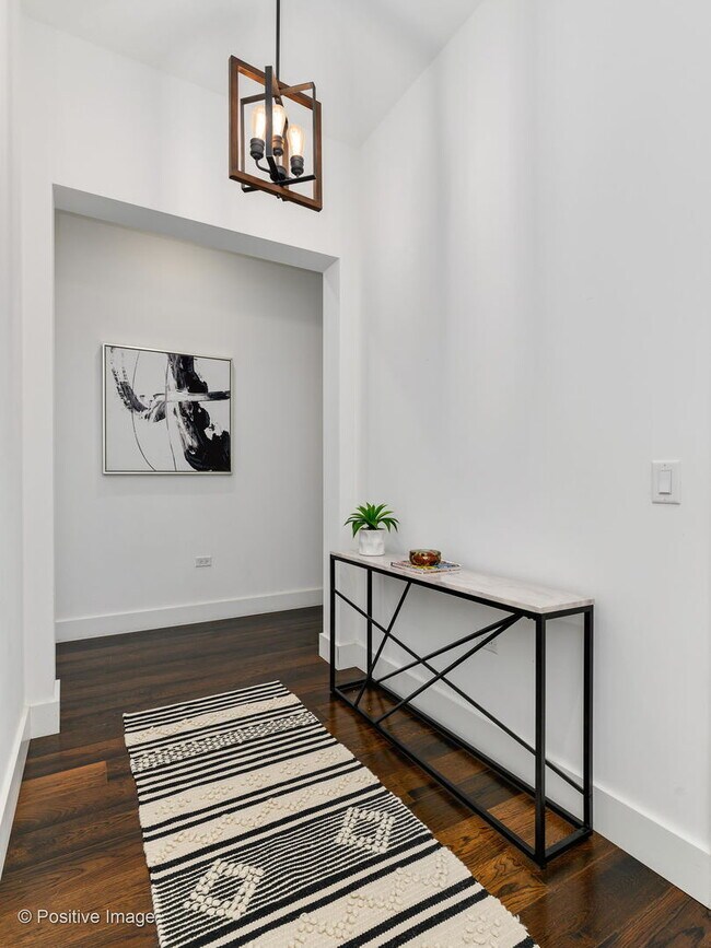 Foto del edificio - 367 W Locust St
