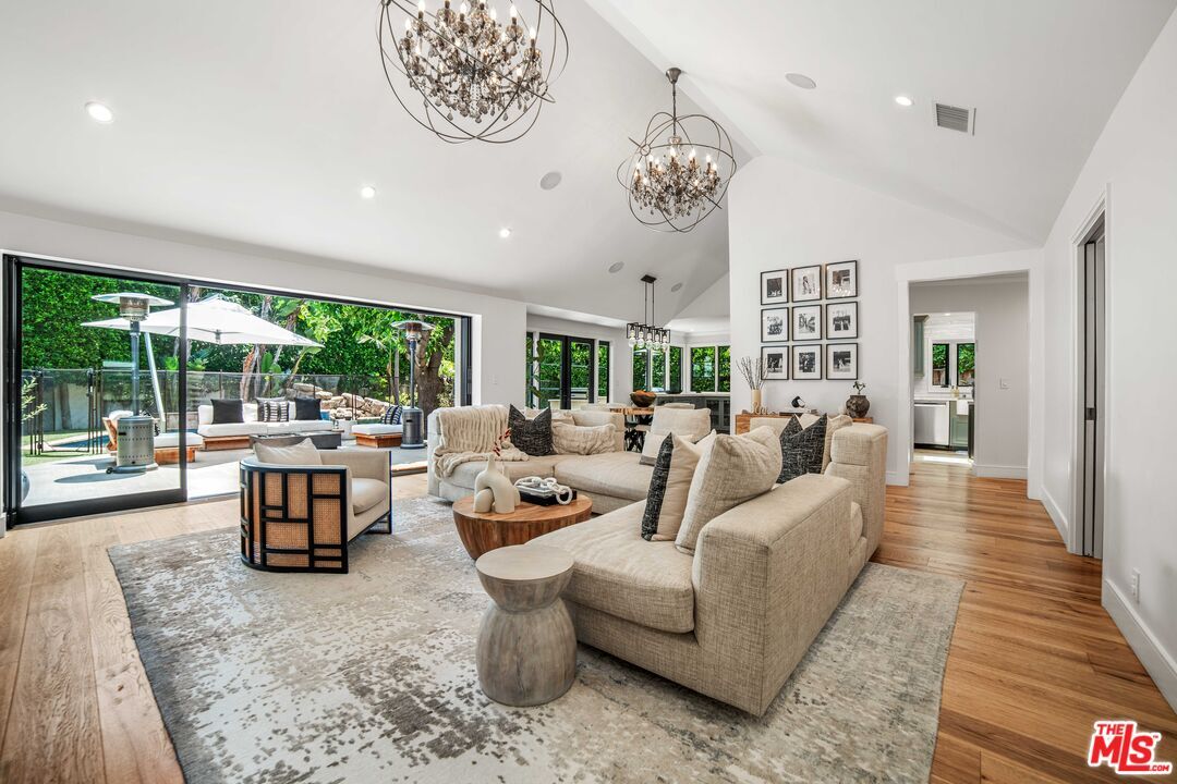 Foto principal - 2701 Roscomare Rd