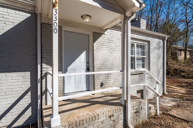 Building Photo - Beautifully Renovated 3BR/2BA home on King St!