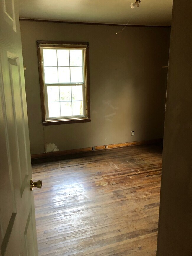 Building Photo - 3 bedroom