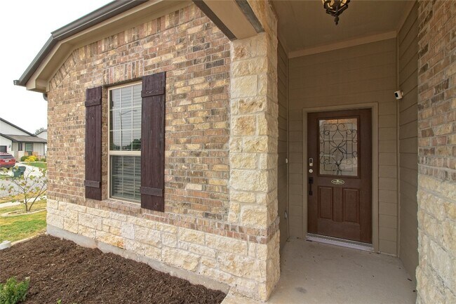 Foto del edificio - 601 Hummingbird Ln