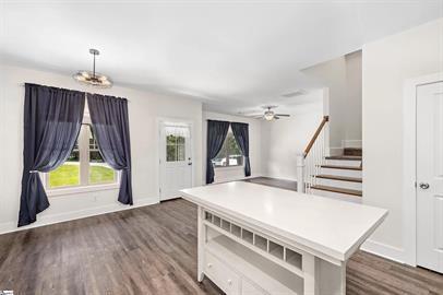 Building Photo - 3 bed, 2.5 bath on quiet street in Seneca