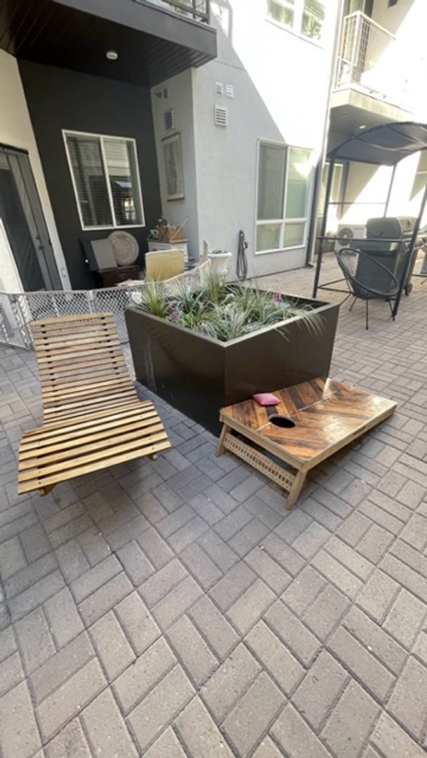 Building Photo - 1 Bedroom 1 Bath in SLC! Internet and cabl...