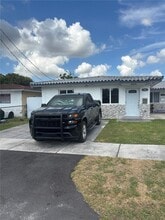 Building Photo - 886 NW 25th Ave