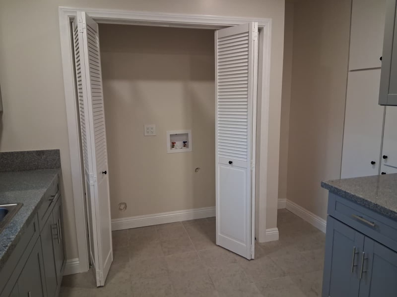 Building Photo - 427 W Laurel St