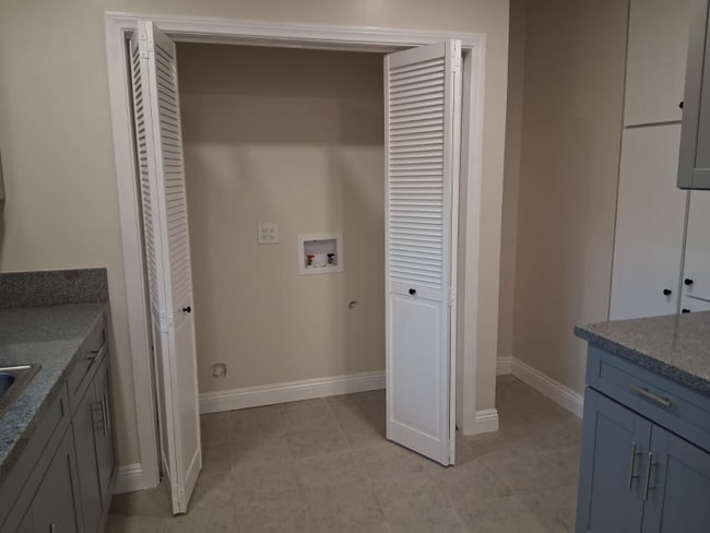 Photo - 427 W Laurel St Apartment