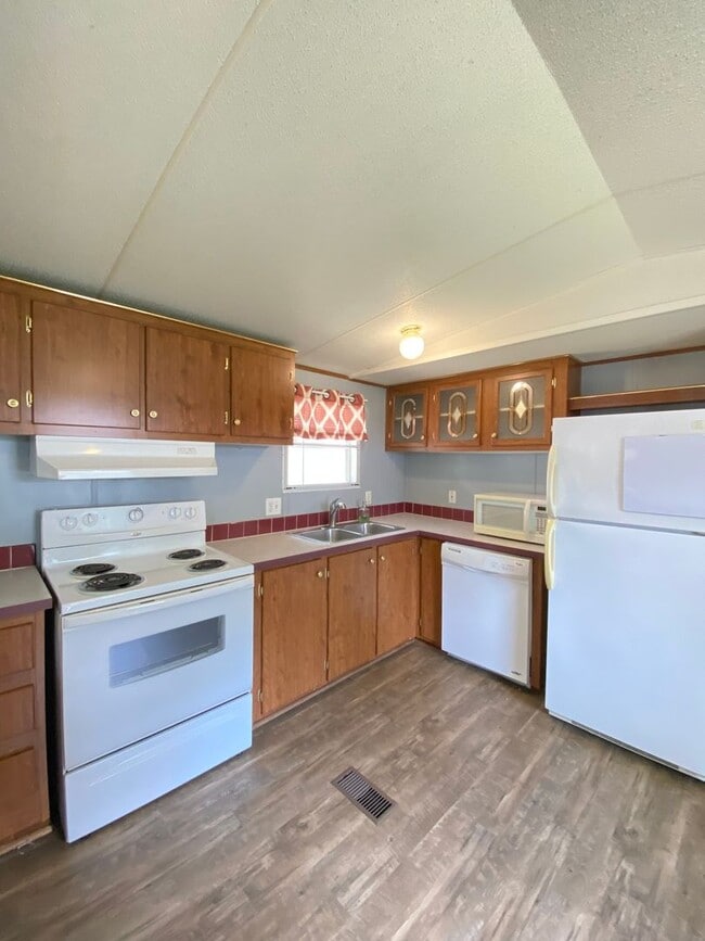 Building Photo - Ridgewood Mobile Home Community