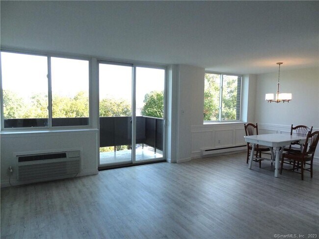 Foto del edificio - 155 Brewster St