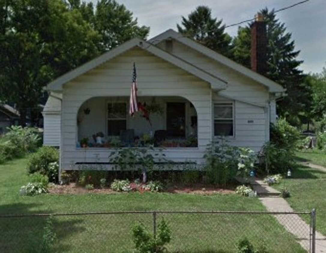 Primary Photo - Spacious 3-Bedroom Home in Canton, OH | 1,...