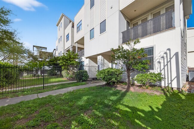 Building Photo - 2318 Emancipation Ave