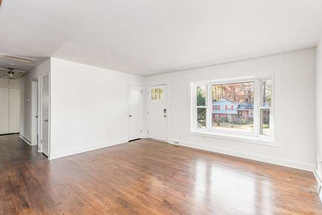 Photo - 6701 Lynmont Dr House