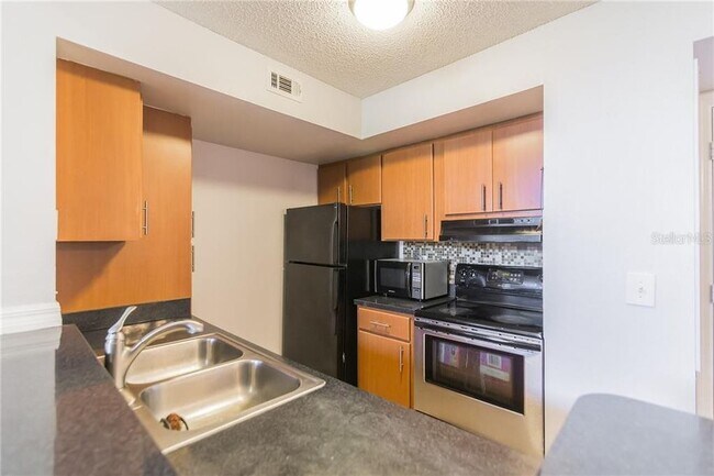 Building Photo - 445 Fountainhead Cir