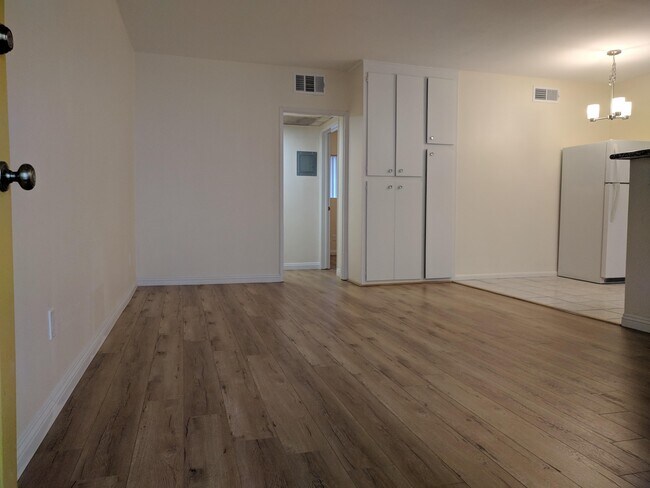 Building Photo - 12331 Riverside Dr