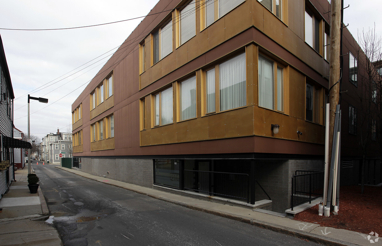 Building Photo - 321 W 2nd St