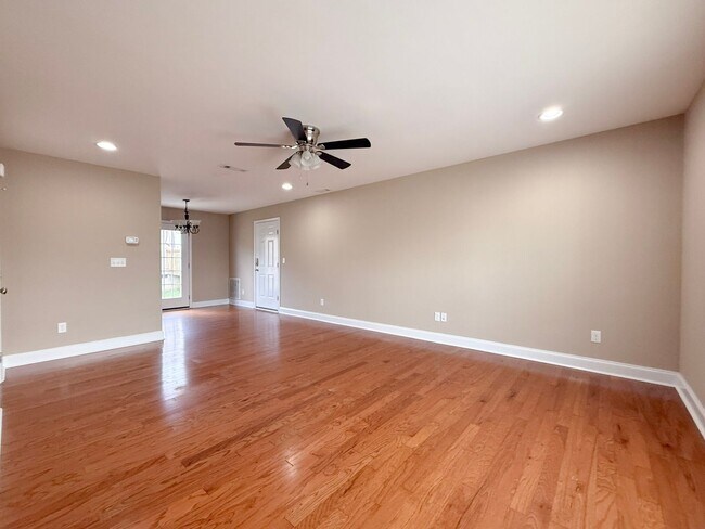 Foto del edificio - 4 Bedroom Home in the Reserve Neighborhood with Garage