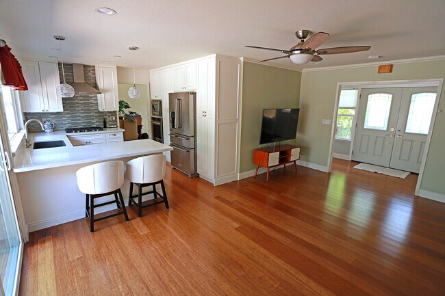 Foto del edificio - 530 Zircon Way