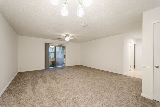 Building Photo - Charming 3 bedroom, 2 bathroom located in the picturesque Hot Springs Village, nearby the Coronad...