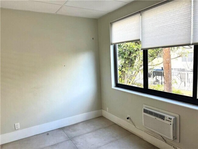 Foto del edificio - 1541 Cordova Rd