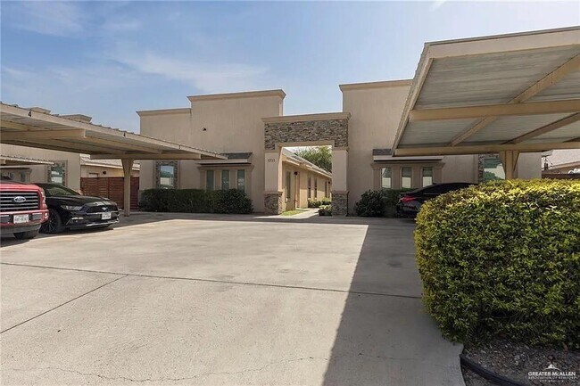 Foto del edificio - 10 West Dr