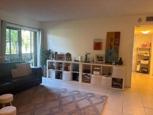 Foto del edificio - 771 NE 199th St