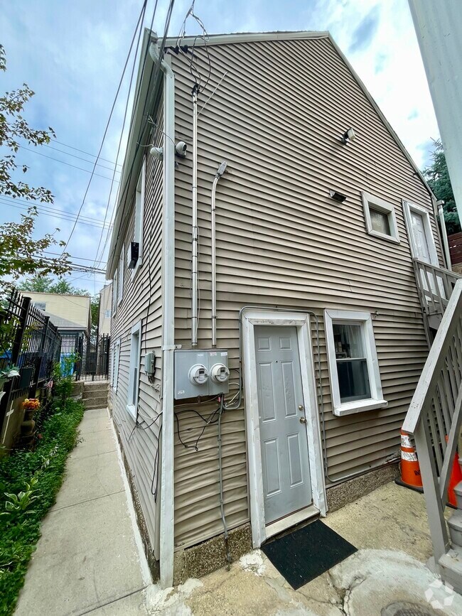 Building Photo - 2227 W 19th St