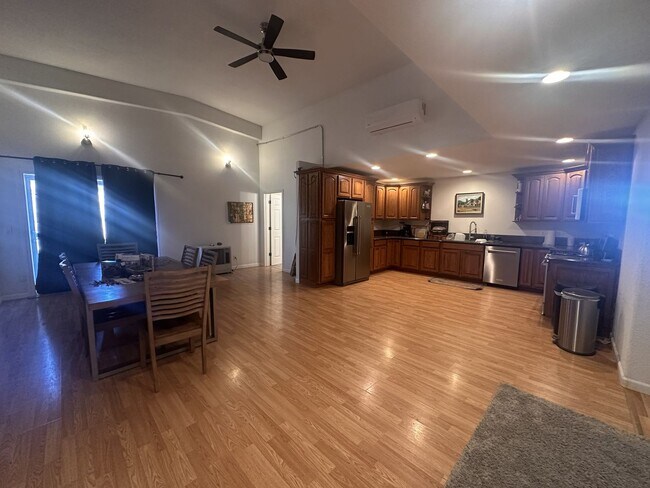 Foto del edificio - 469-922-922 Eternal Springs Wy
