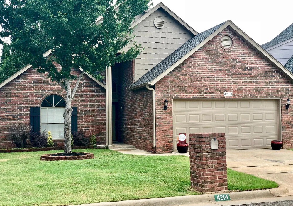 Foto principal - 4214 South Willow Ave W
