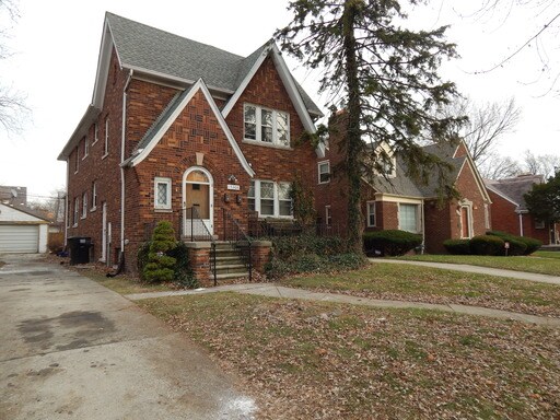 Building Photo - 15368 Gilchrist St