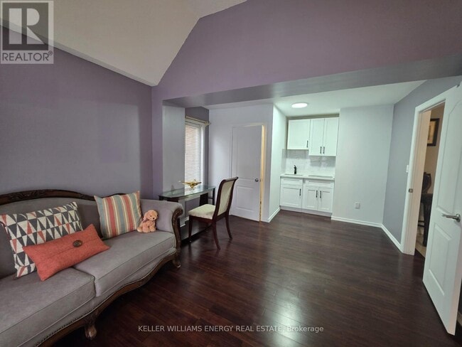 Building Photo - 12 Phillpot Ln