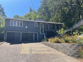Building Photo - 2022 Floral Hill Dr