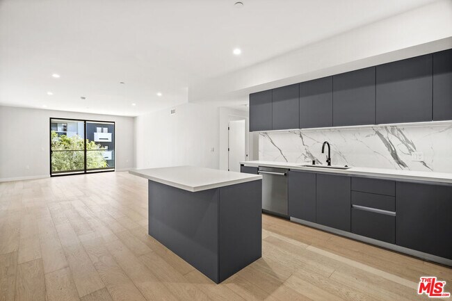 Foto del edificio - 825 N Croft Ave