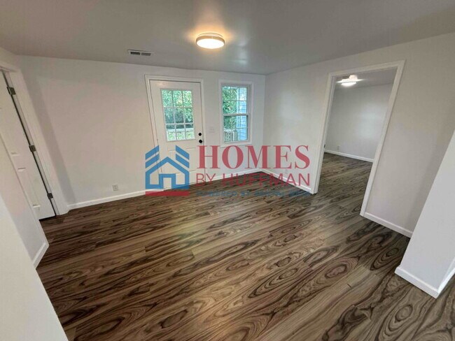 Foto del edificio - Three Bedroom House | Boonville, Indiana