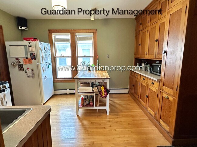 Foto del edificio - Northeast Spacious Upper Level Duplex, Har...