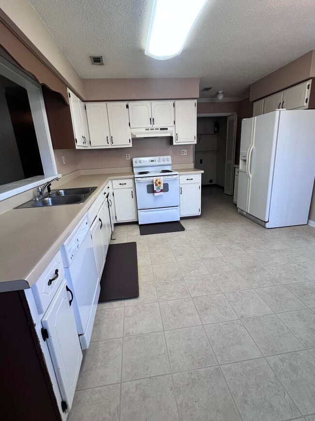 Building Photo - 345 John King Rd