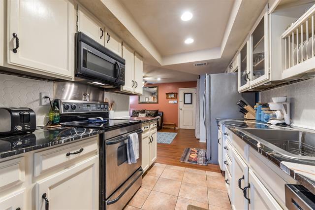 Building Photo - 2810 Spring Valley Dr