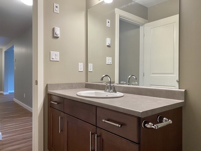 Building Photo - 808-808 S Island Hwy