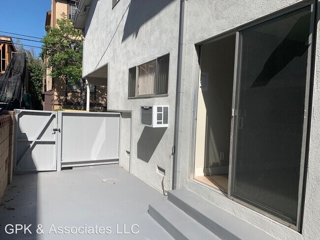 Building Photo - 1430 S Barrington Ave