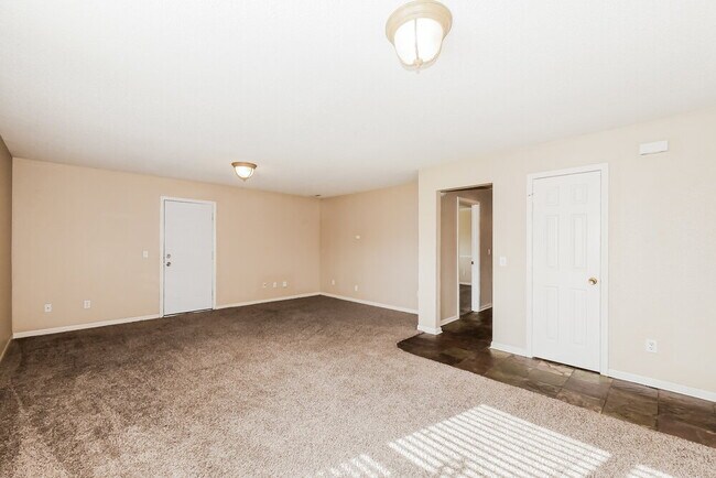 Foto del edificio - 720 Treyburn Lakes Way